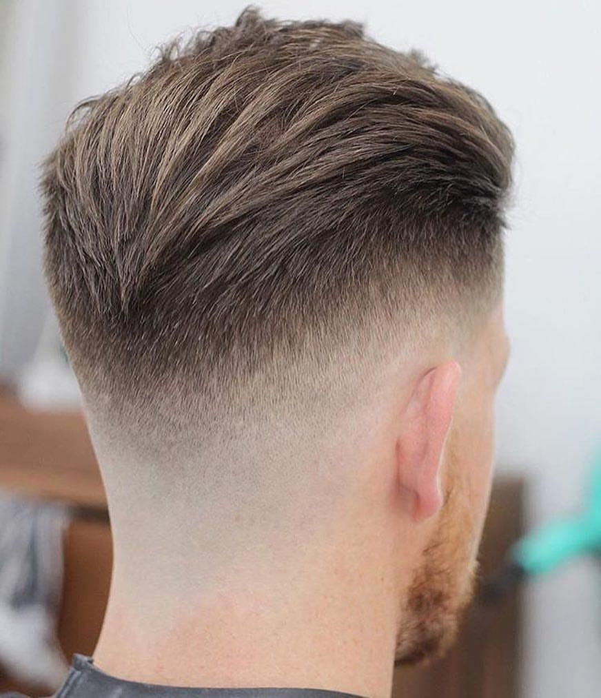 Corte fade alto